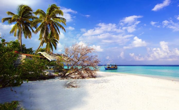 Seperti Liburan di Maldives, Ini Dia Suasana Unik dan Menakjubkan Saat Berlibur ke Pulau Macan