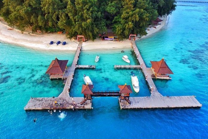 Wisata Bahari yang Indah Penuh Pesona di Pulau Sepa