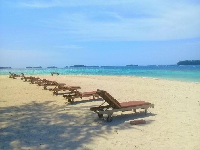 Pesona Alam Tersembunyi Pulau Pelangi yang Jarang Diketahui Banyak Orang