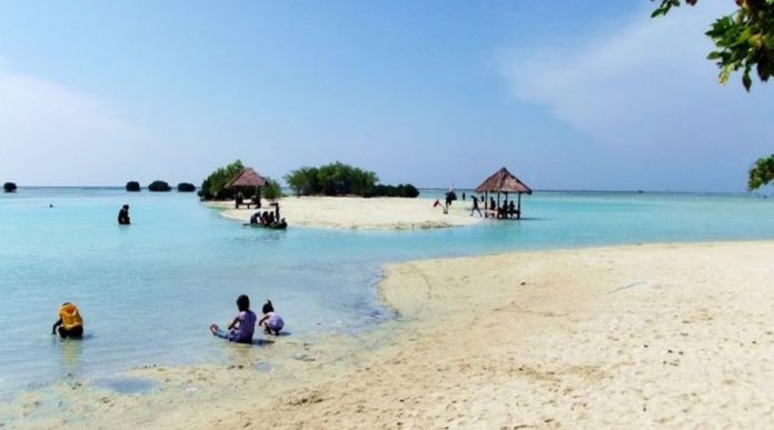 Nikmati Alam Asli dengan Liburan di Pantai Kresek, Pulau Pari