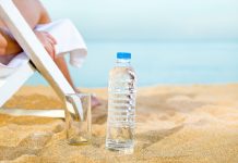 Pentingnya Tetap Terhidrasi Selama Seharian di Pantai Pentingnya Tetap Terhidrasi Selama Seharian di Pantai